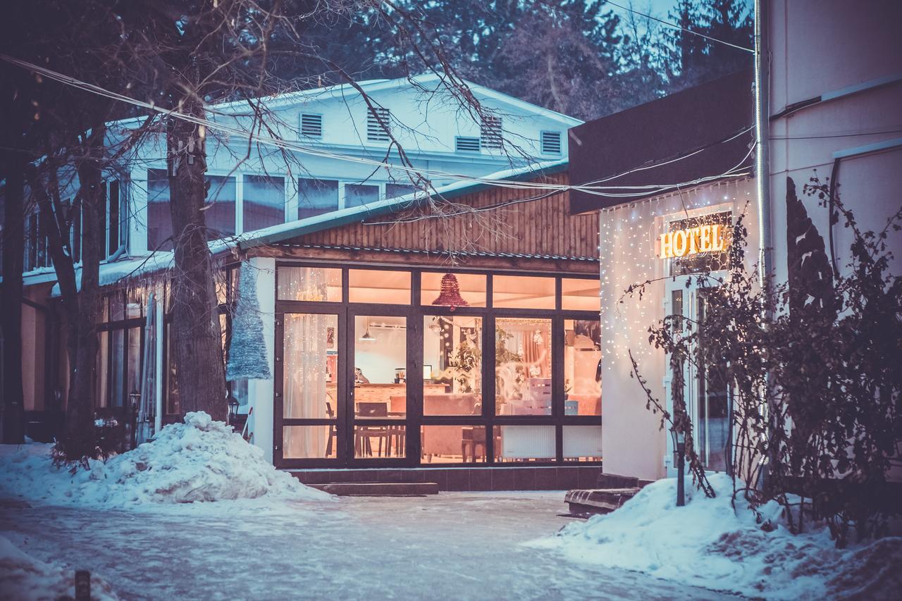 Hotel Vila Bomond Edinet Exteriér fotografie