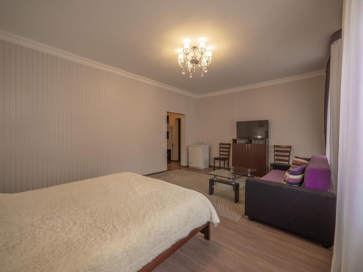 Hotel Vila Bomond Edinet Exteriér fotografie