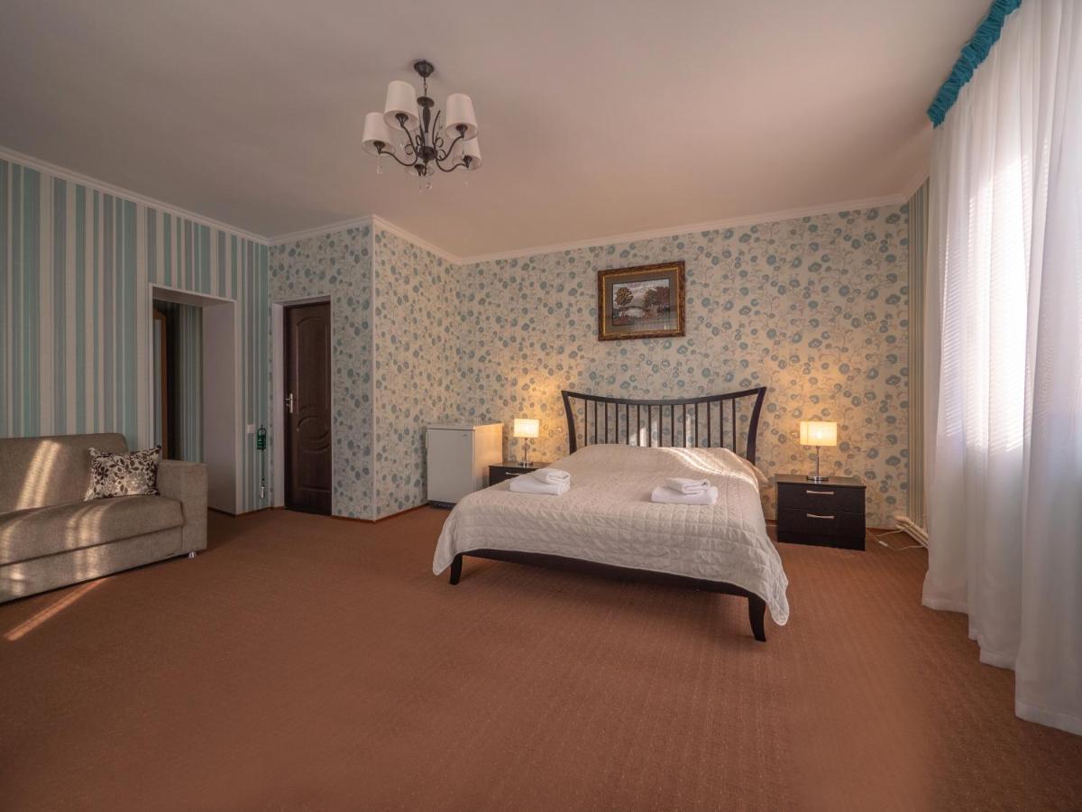 Hotel Vila Bomond Edinet Exteriér fotografie