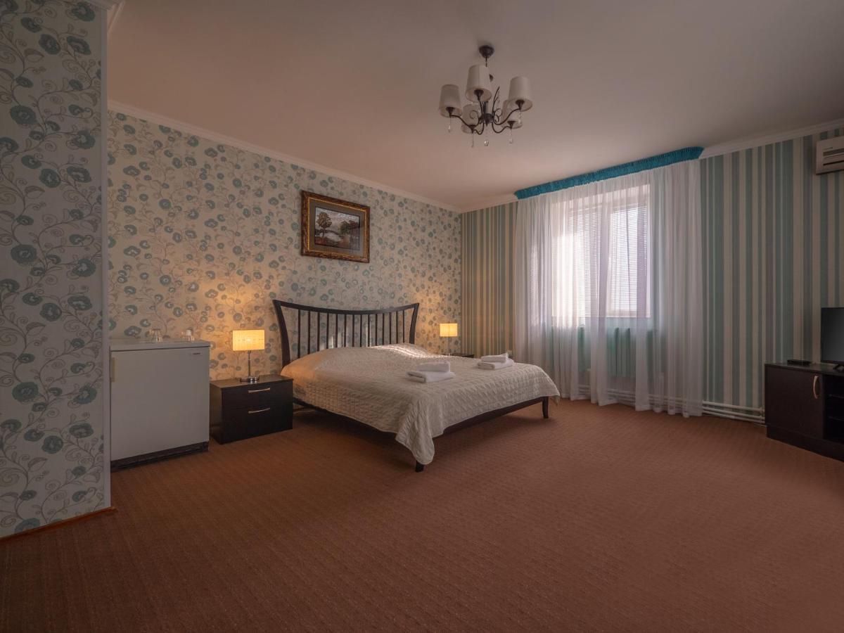 Hotel Vila Bomond Edinet Exteriér fotografie